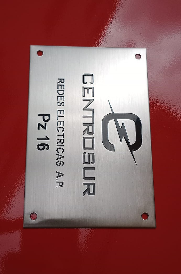 Placa grabada en acero inoxidable para Centrosur Redes Eléctricas A.P.