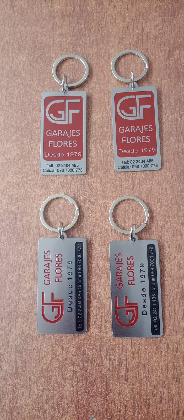 Llaveros metálicos personalizados Garajes Flores grabados a color
