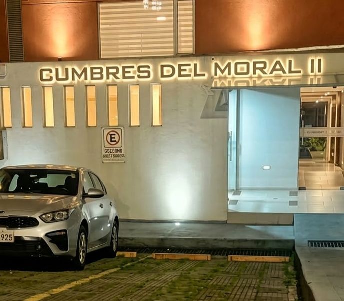 Letras corpóreas y rótulo luminoso corporativo