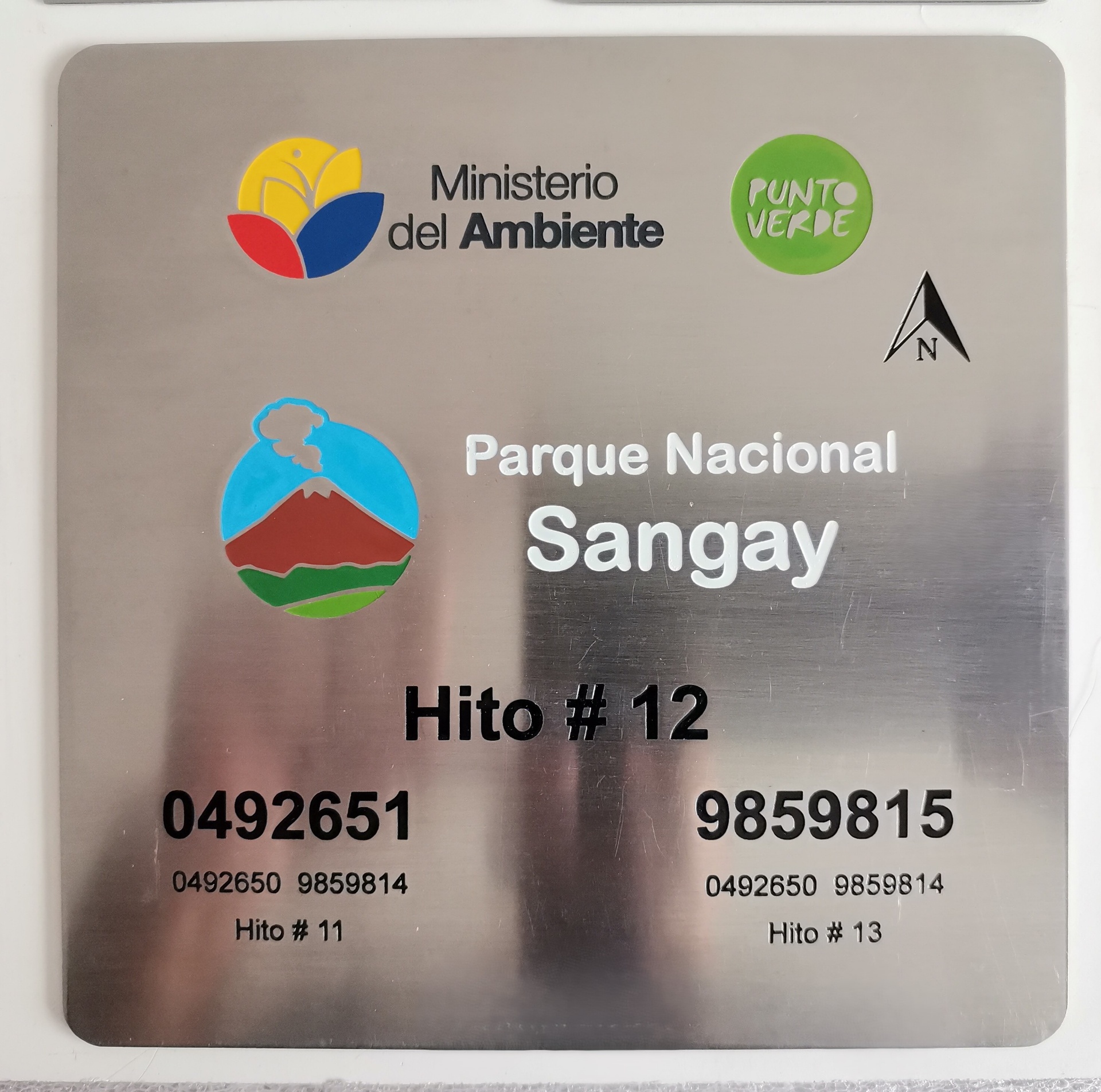 Placa de hito para el Parque Nacional Sangay - Ministerio del Ambiente