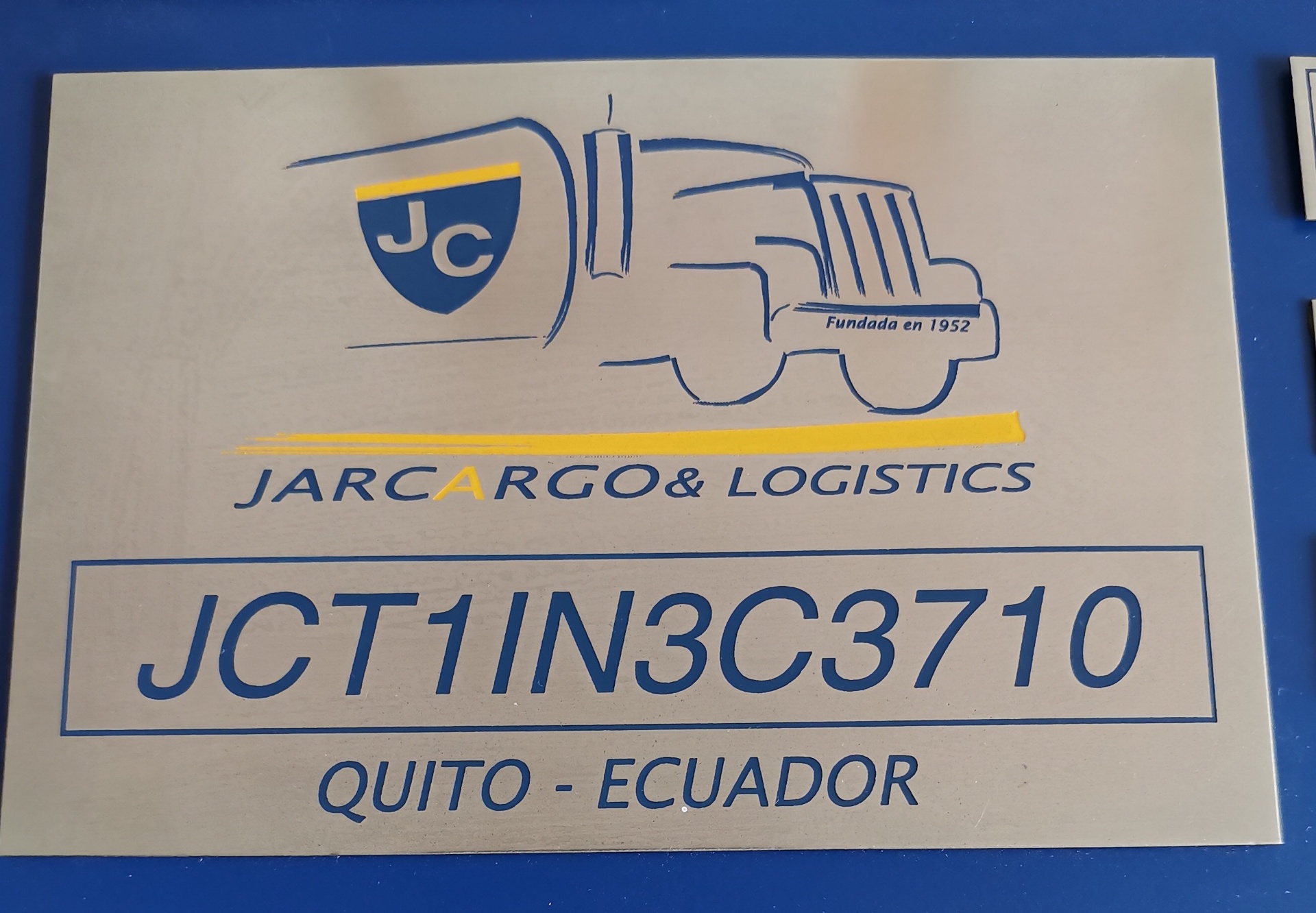 Placa corporativa grabada para Jarcargo & Logistics Quito - Ecuador