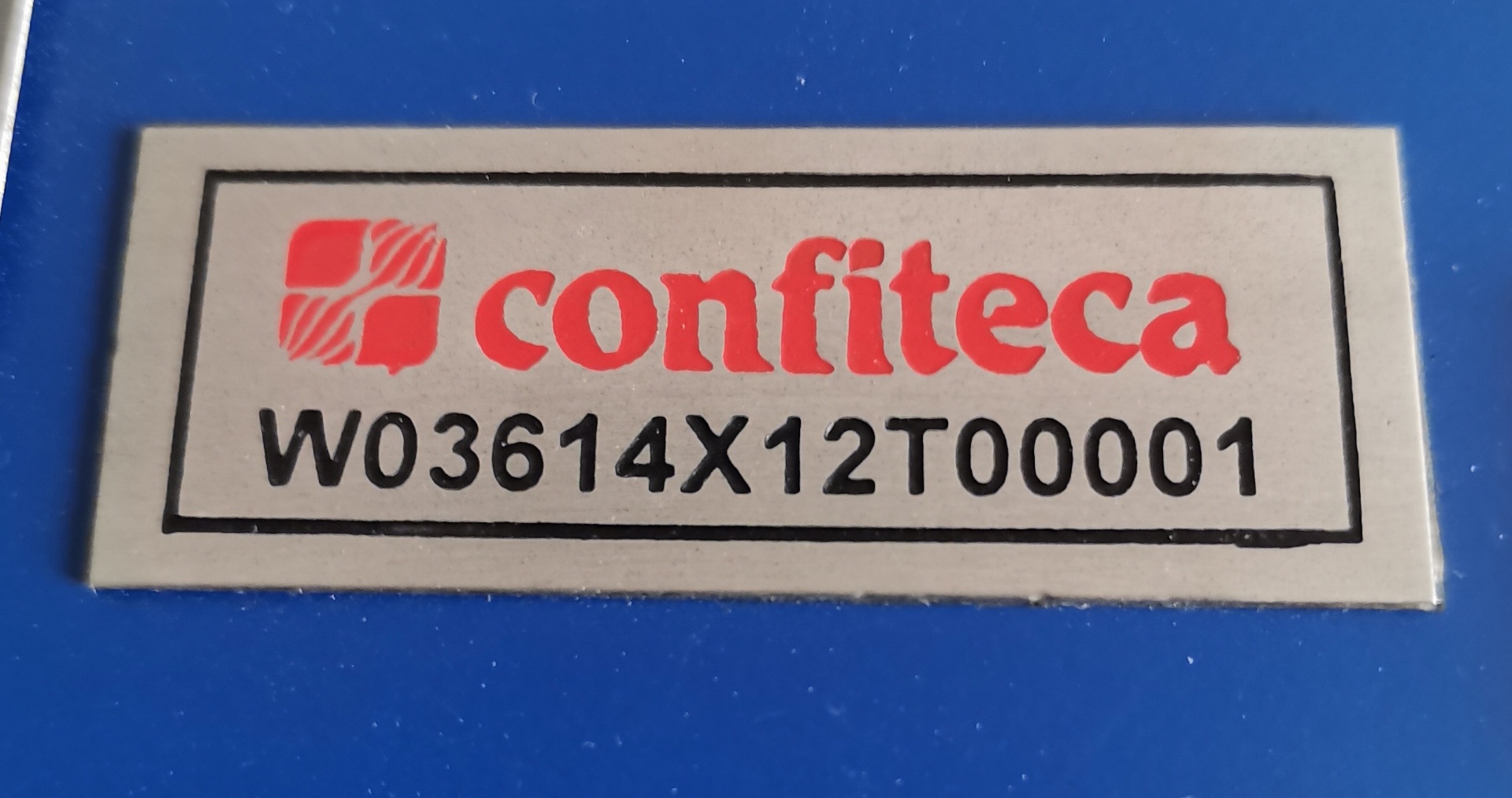 Placa de serie grabada para Confiteca